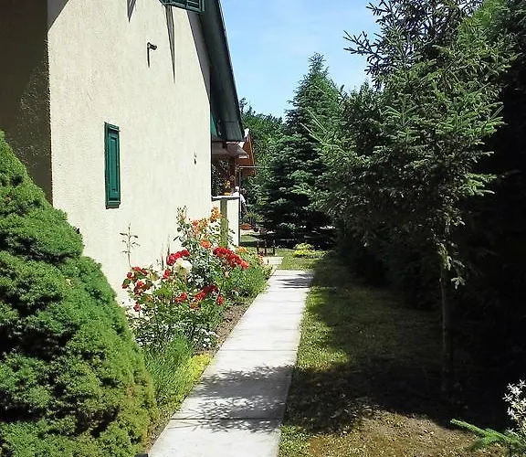 Oazis Vendeghaz Tatil Evi *